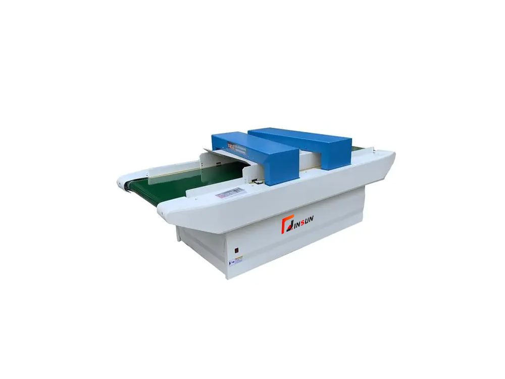 Conveyor needle detector